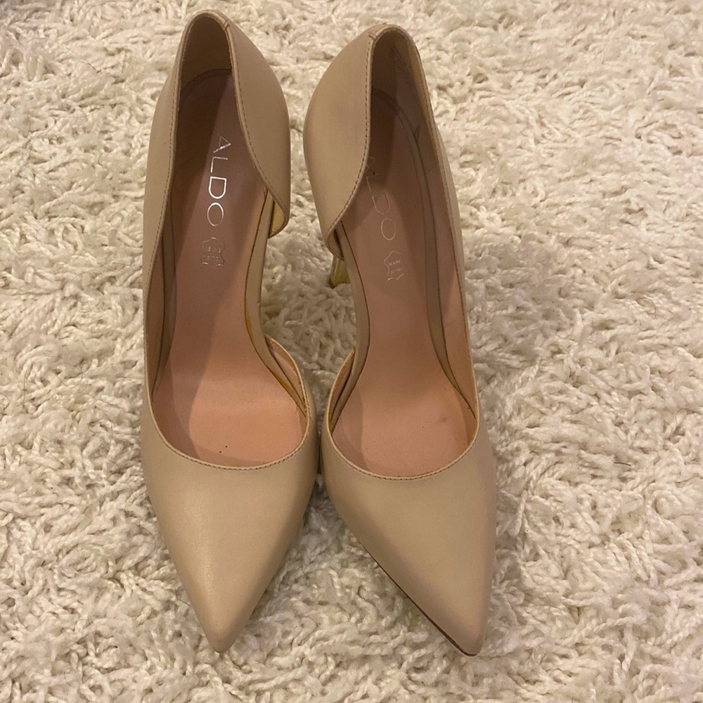 ALDO Beige Point Toe Pumps Gold Heel Size 7